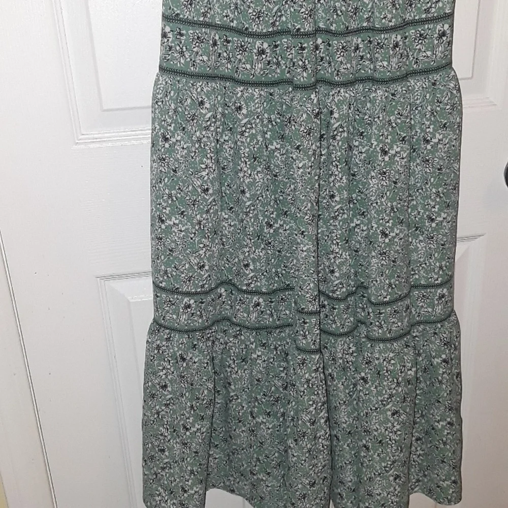 Max Studio Elbow Length Sleeve Print Tiered Maxi Dress ditsy floral Green White - Picture 10 of 17
